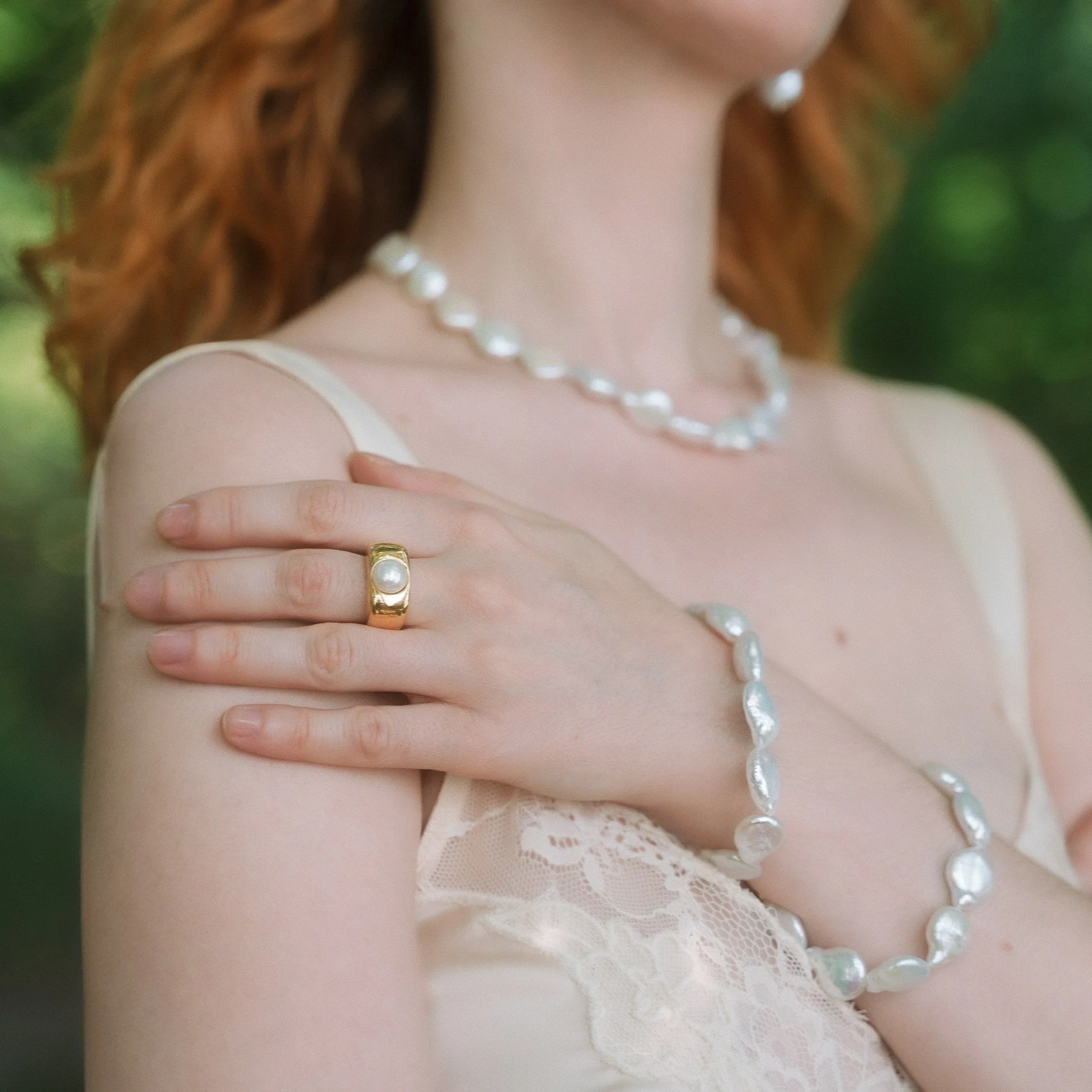 MIDSUND // Halskette mit schimmernden Süßwasserperlen - Image 6