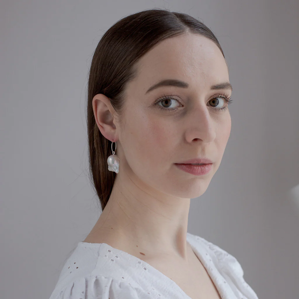 CAPRAIA // Creolen mit großen Barockperlen - Image 5