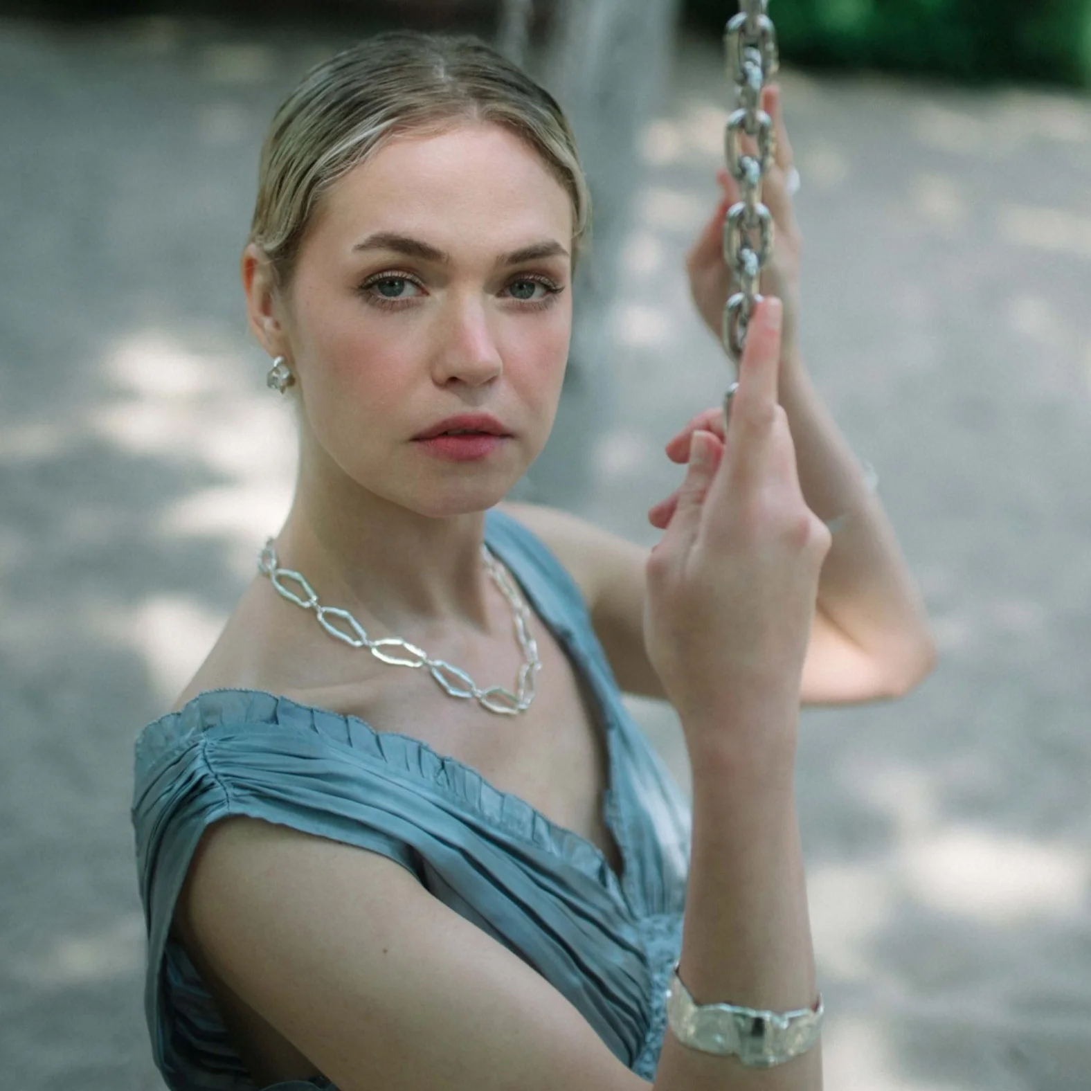 LYKKJA // Creolen mit 2 zarten Süßwasserperlen - Image 5