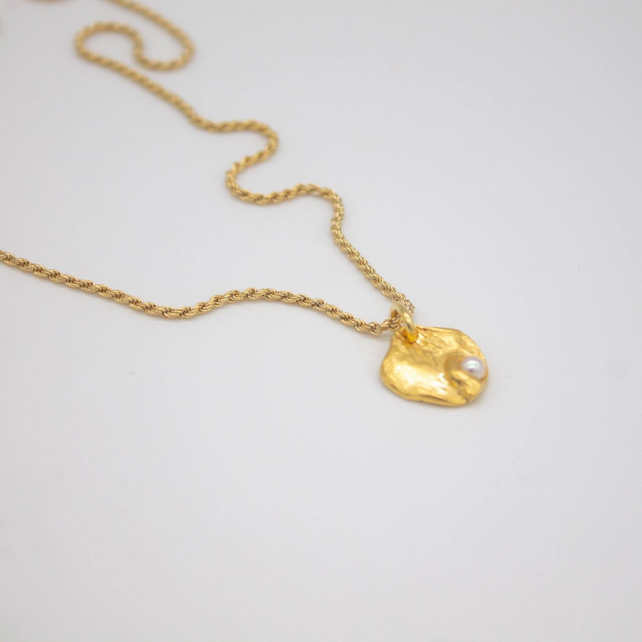 FJONE // Anhänger vergoldet in Blattform (ohne Kette) - Image 2