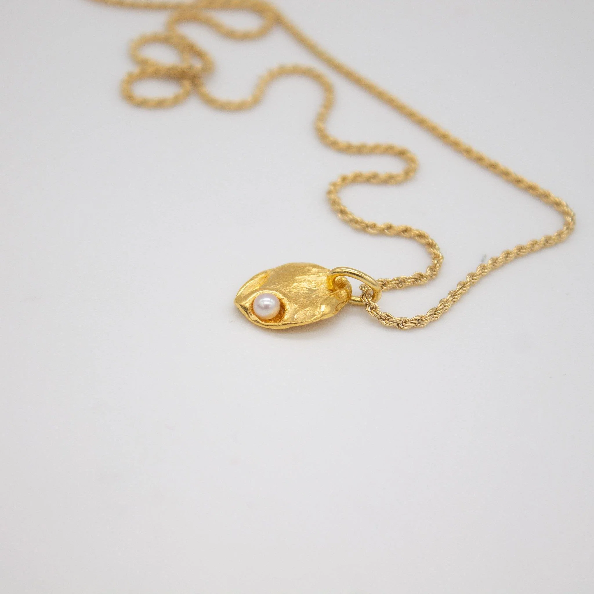 FJONE // Anhänger vergoldet in Blattform (ohne Kette) - Image 3