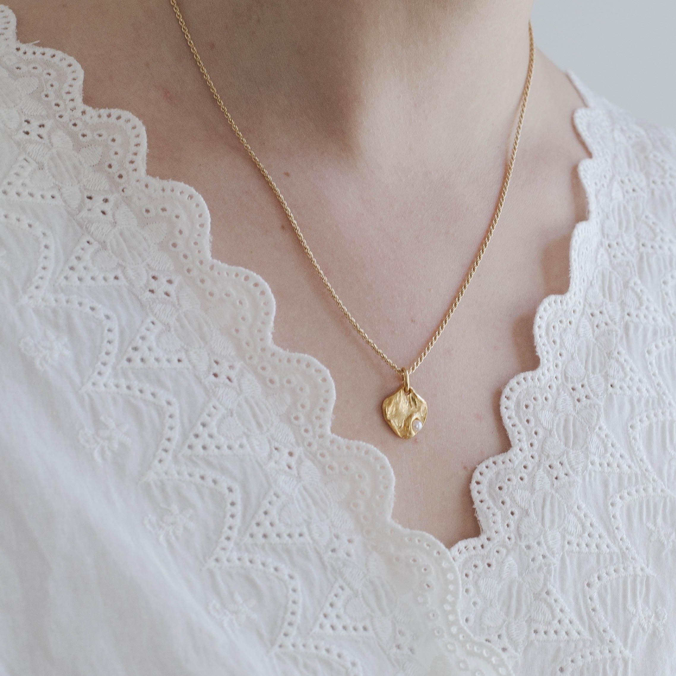 FJONE // Anhänger vergoldet in Blattform (ohne Kette) - Image 7