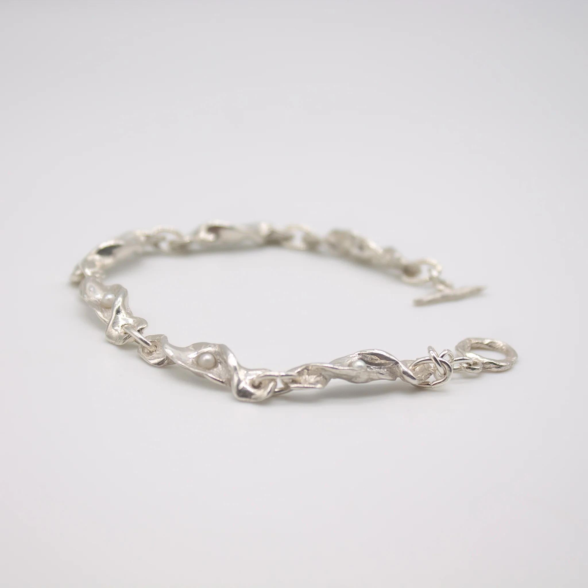 GULSVIK // Armband aus Silber mit zarten Perlen - Image 5