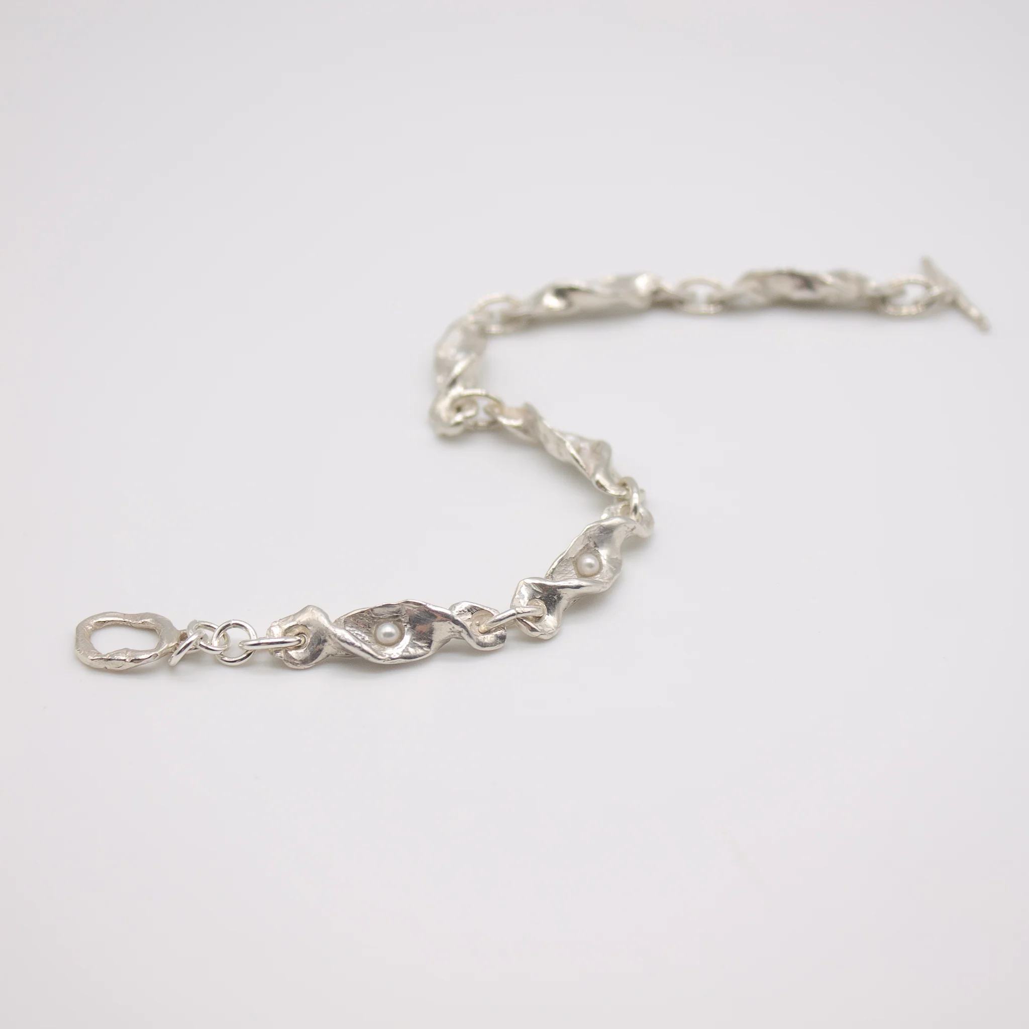 GULSVIK // Armband aus Silber mit zarten Perlen - Image 6