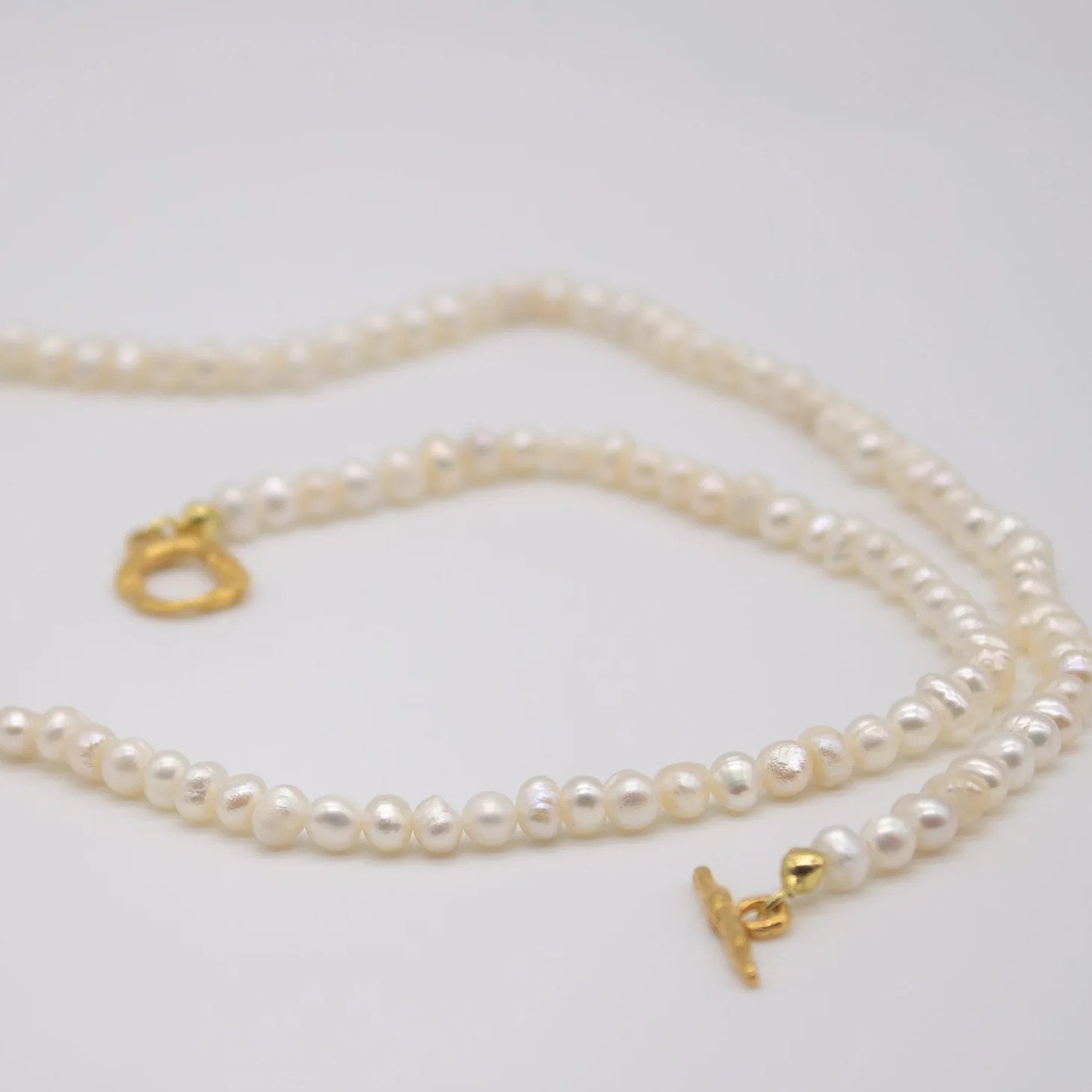 HELGJA // Zarte Perlenhalskette - Image 6