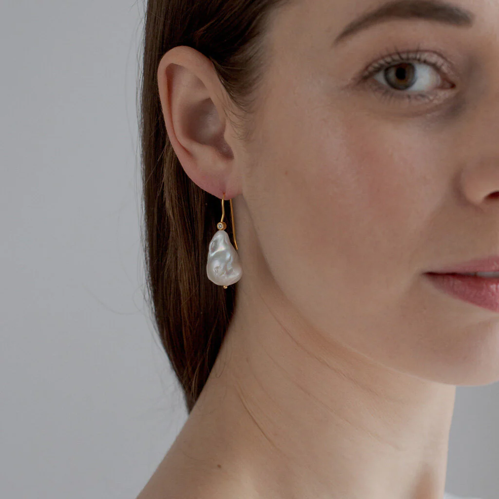 LACURA // Ohrringe mit Zirkonia und Barockperlen - Image 3