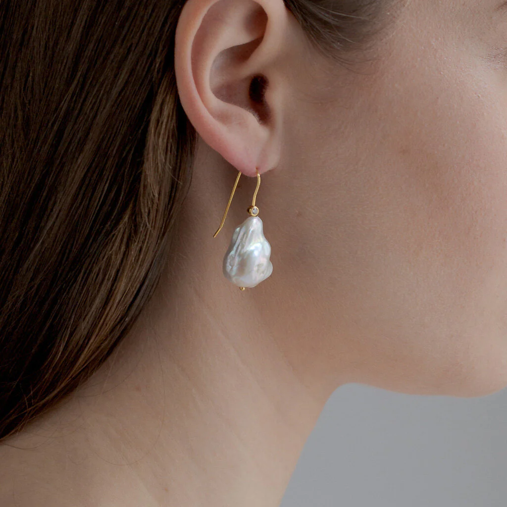 LACURA // Ohrringe mit Zirkonia und Barockperlen - Image 6