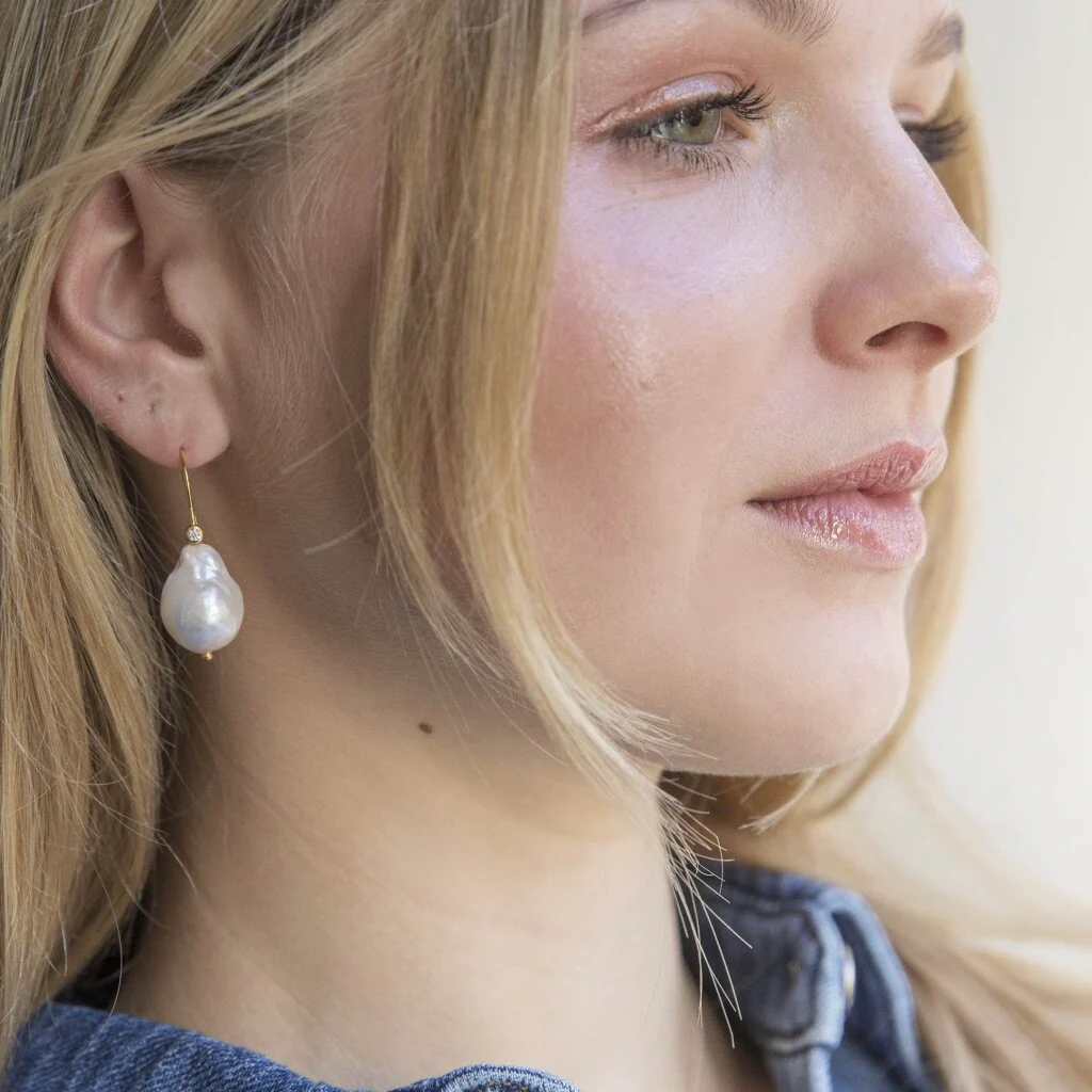 LACURA // Ohrringe mit Zirkonia und Barockperlen - Image 8