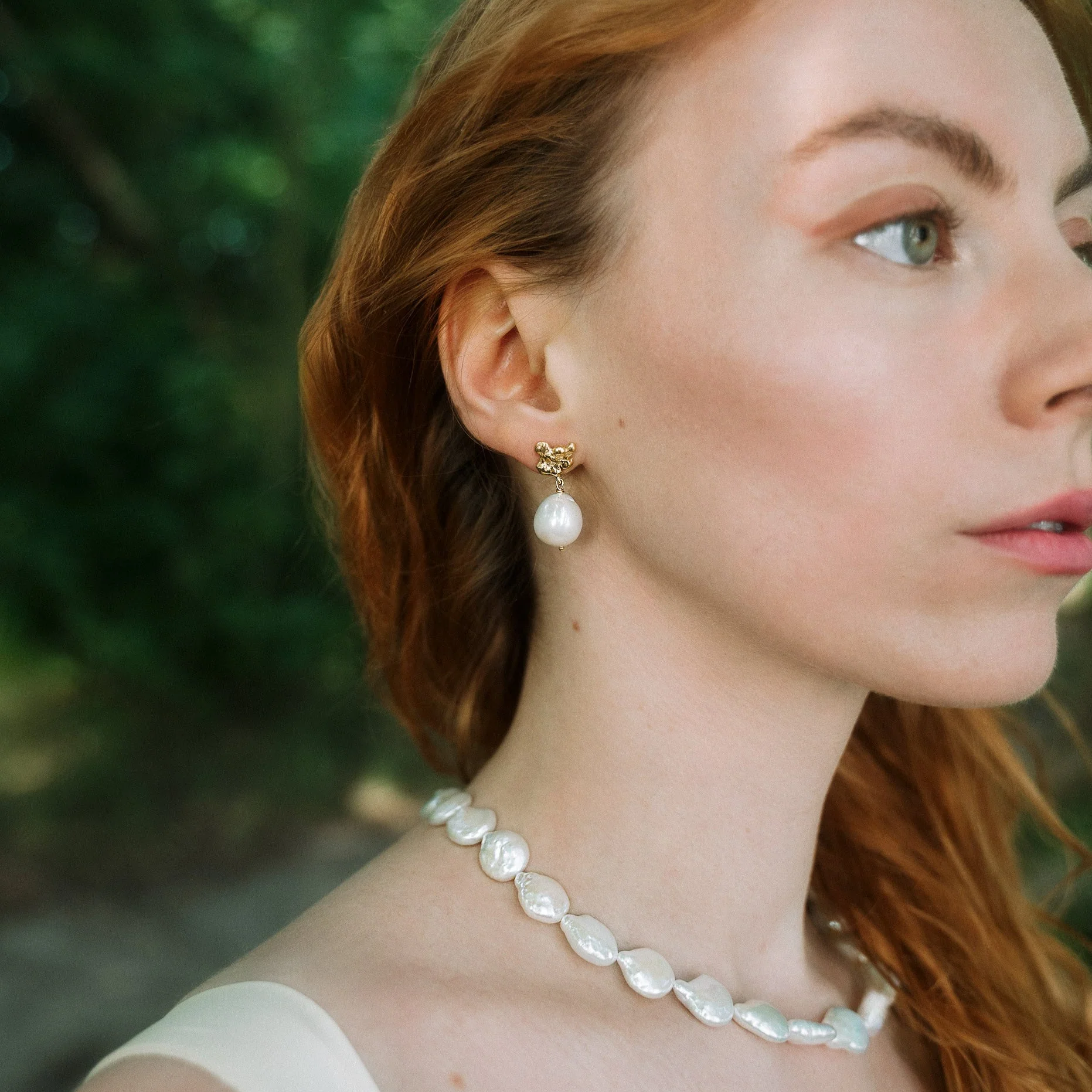 MIDSUND // Halskette mit schimmernden Süßwasserperlen - Image 3