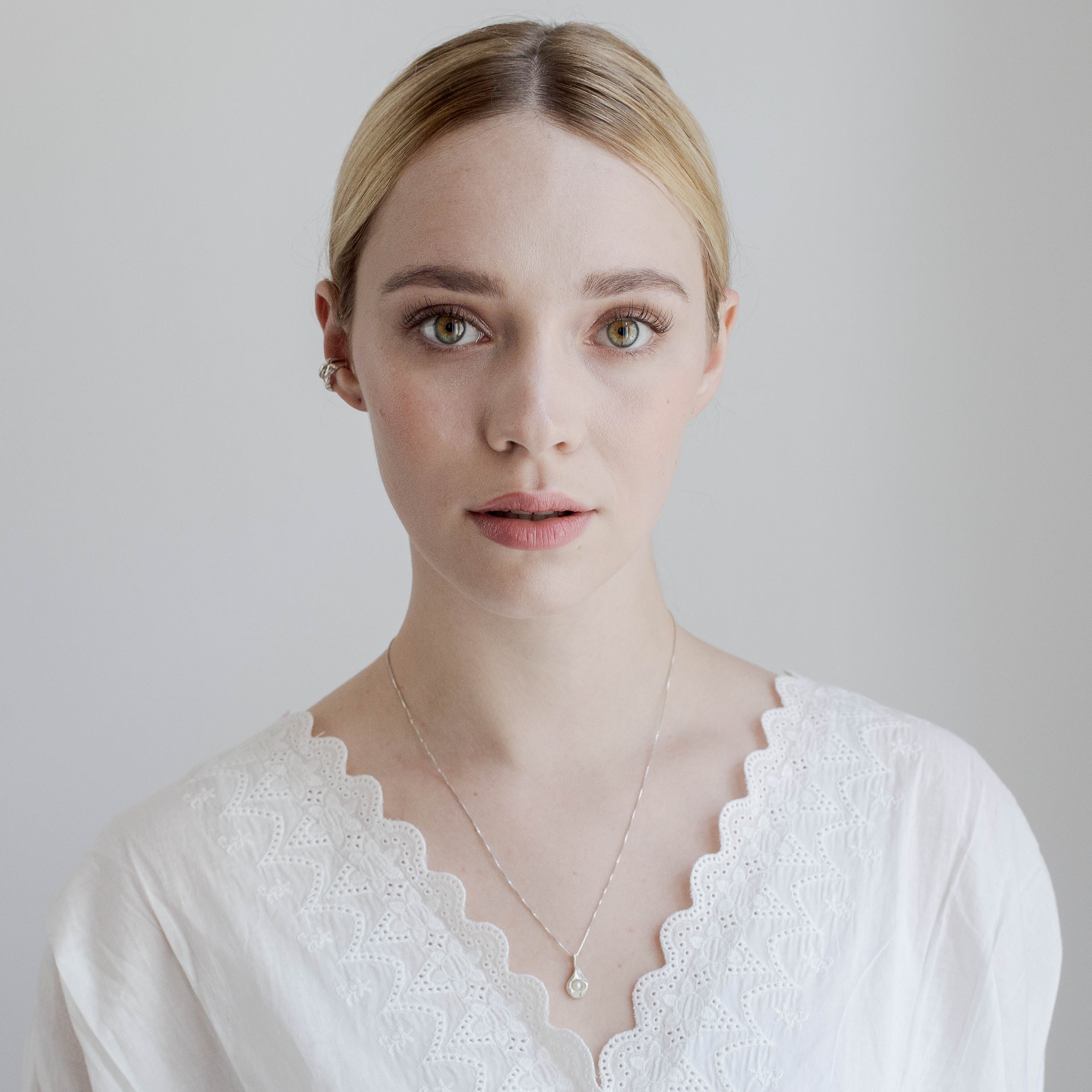 MYRA // Anhänger aus Silber mit zarter Perle (ohne Kette) - Image 5