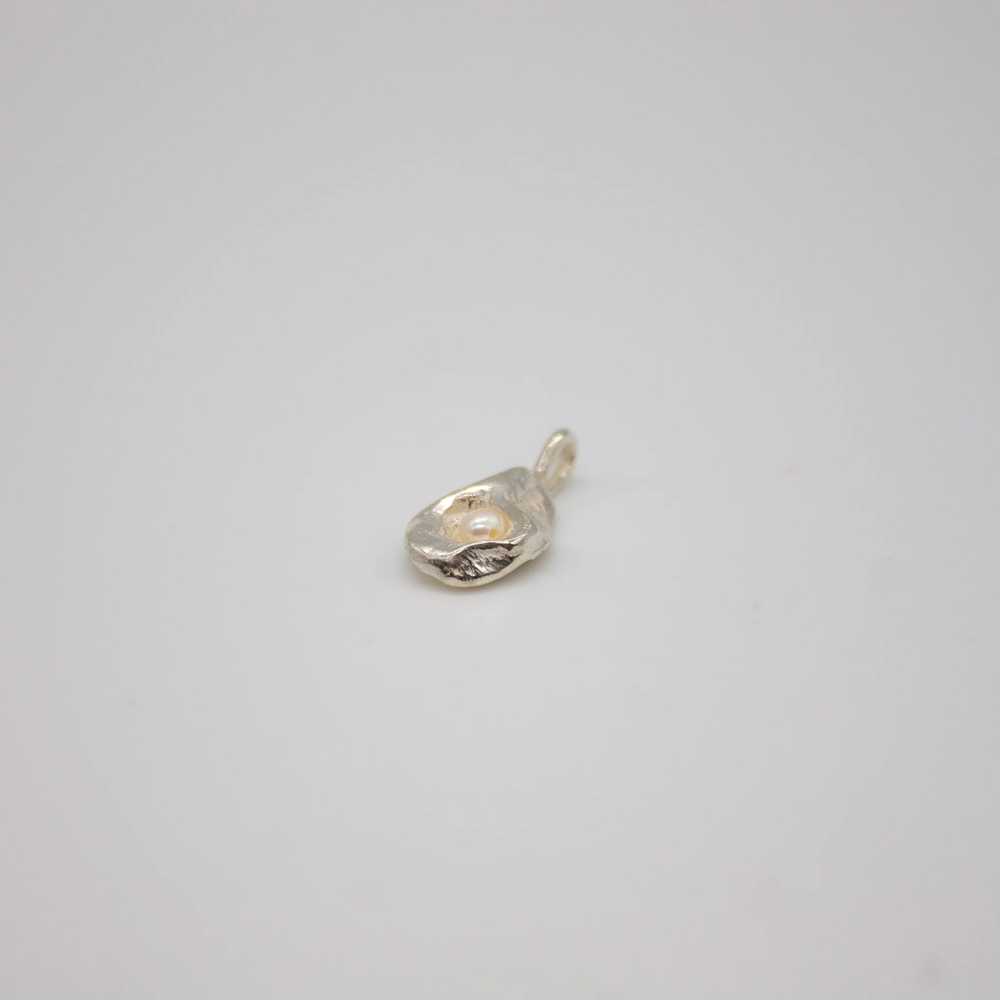 MYRA // Anhänger aus Silber mit zarter Perle (ohne Kette) - Image 7