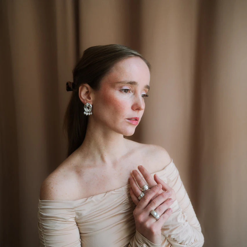 LYNGSTAD // Ohrstecker mit 5 zarten Süßwasserperlen - Image 4