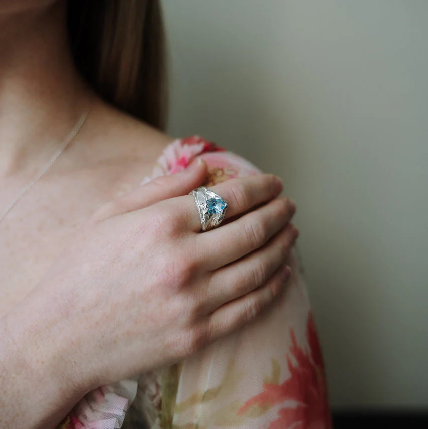 AMALIENBORG // Geöffneter Ring mit blauem Topas - Image 4