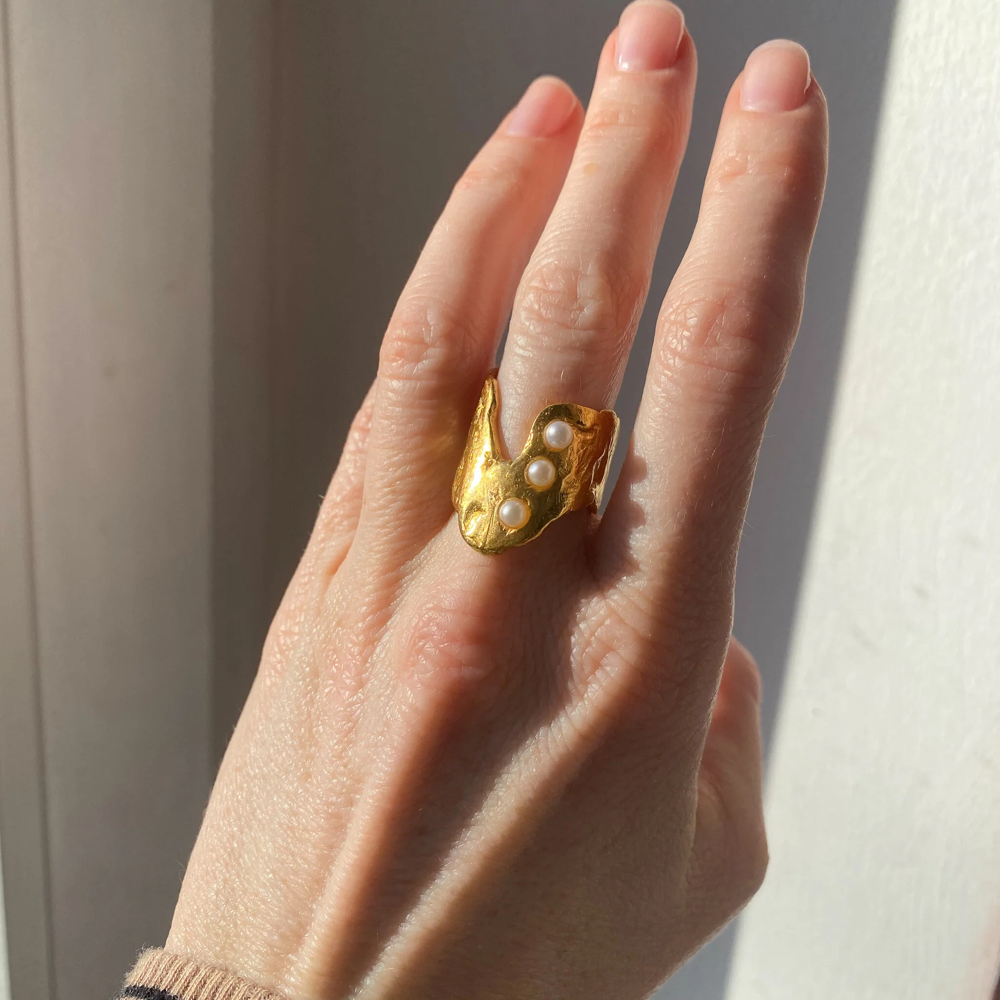 SANDVIKA // Ring mit 3 kleinen Süßwasserperlen - Image 6