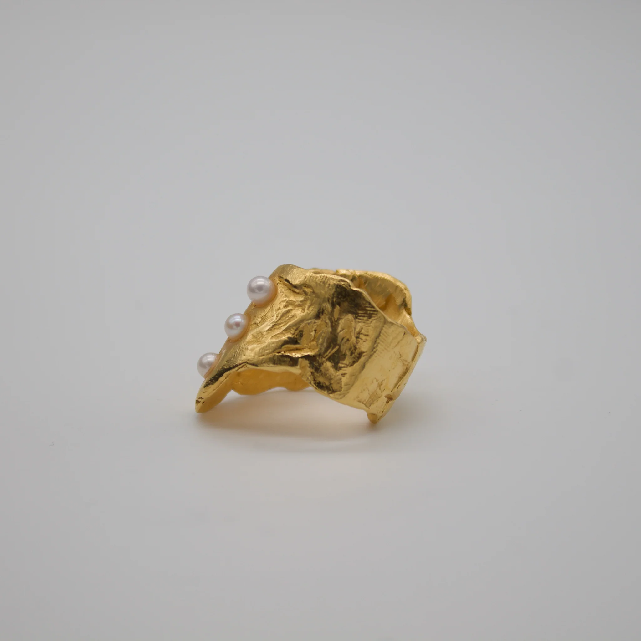 SANDVIKA // Ring mit 3 kleinen Süßwasserperlen - Image 7